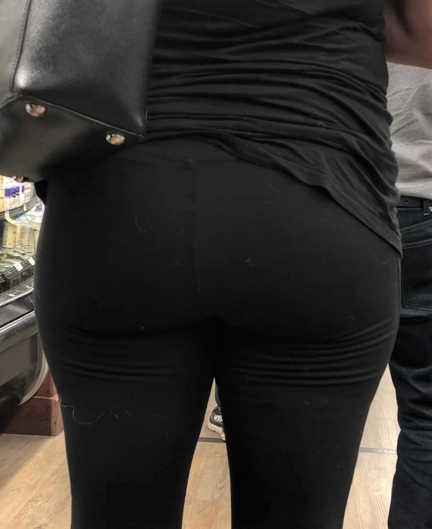 Fit Milf Displays Her Bubble Butt - Spandex, Leggings & Yoga Pants - Forum