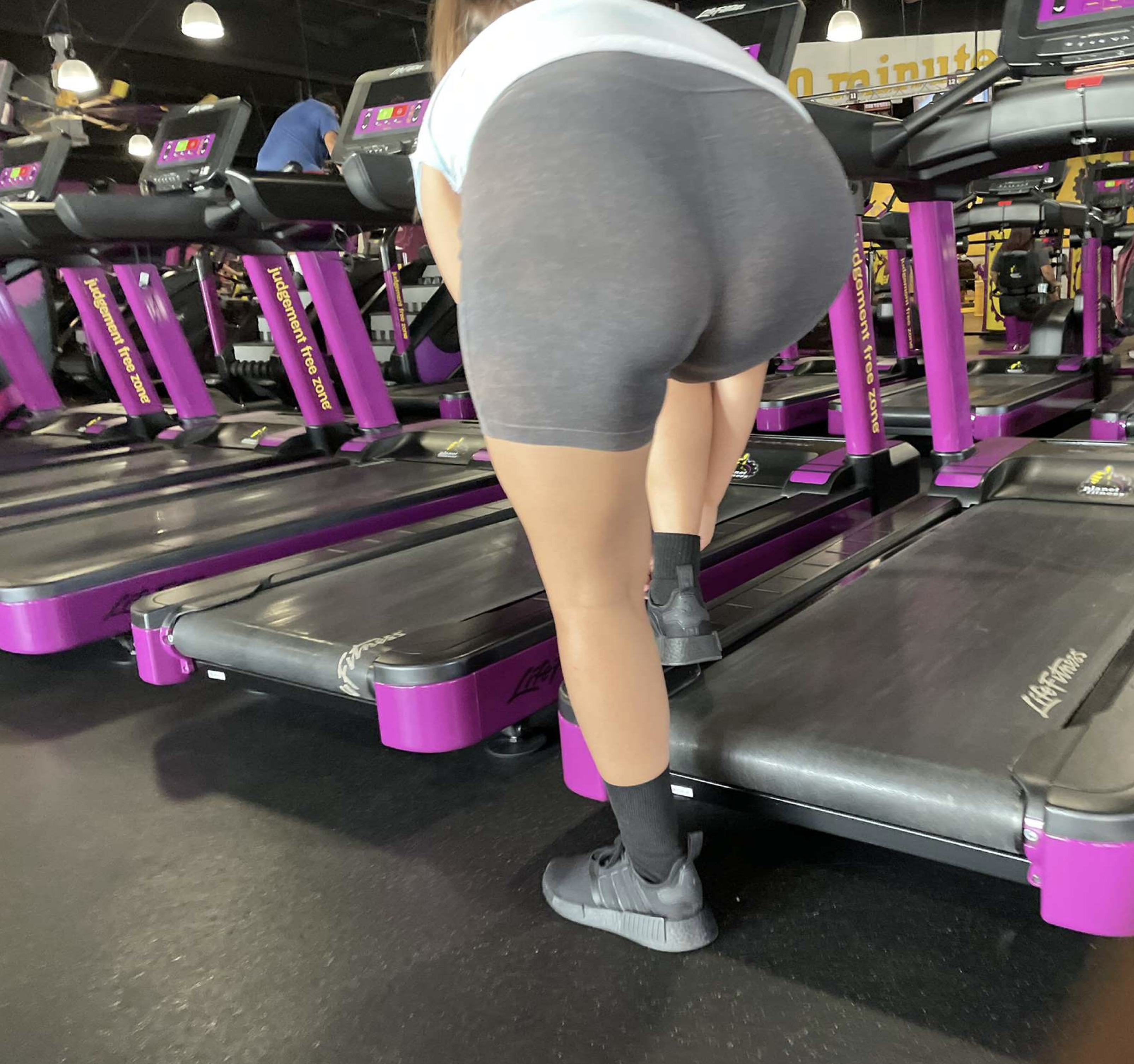 Candid gym ass 2