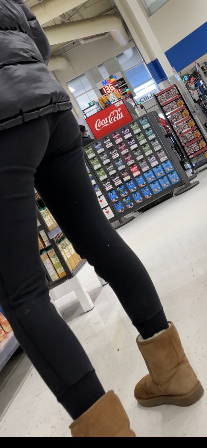 Tiny teen ass in (Ugg’s season) - Forum