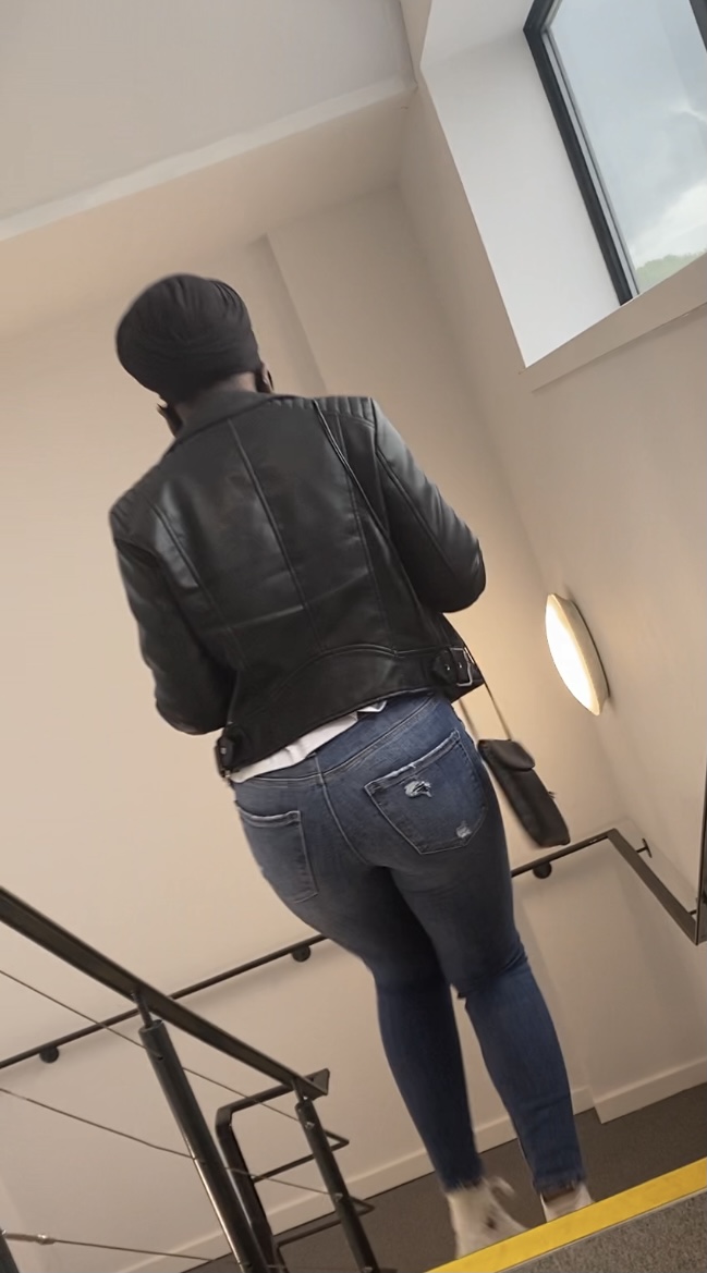 Jeans ebony ass in The 15