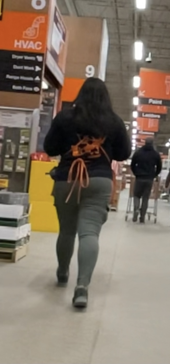 Chunky Latina strutting that fat ass - Tight Jeans - Forum