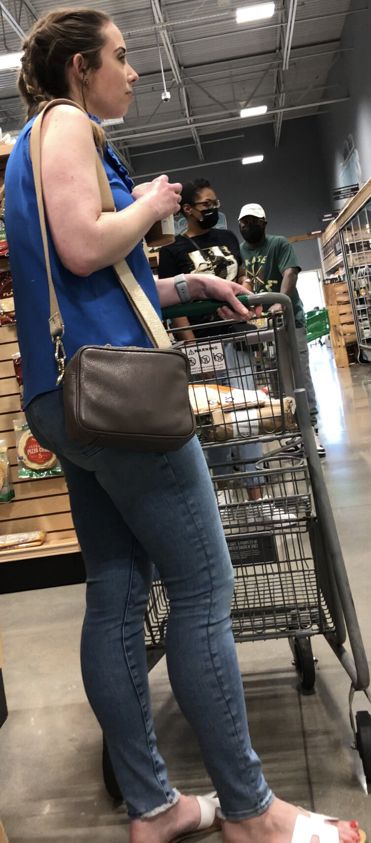 Thicc beauty in jeans at the market - Tight Jeans - Forum