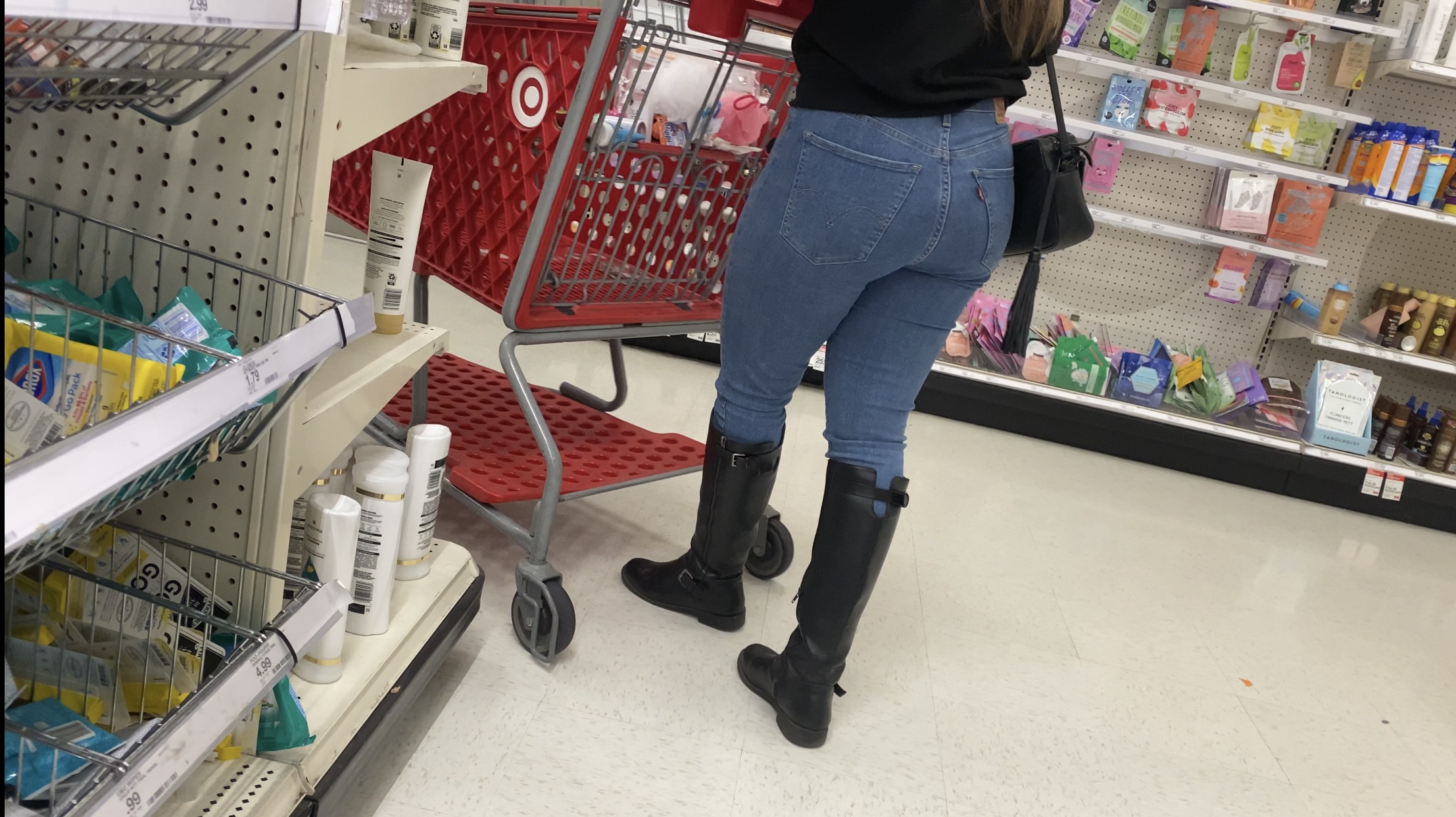 Caught another oblivious girl - Tight Jeans - Forum