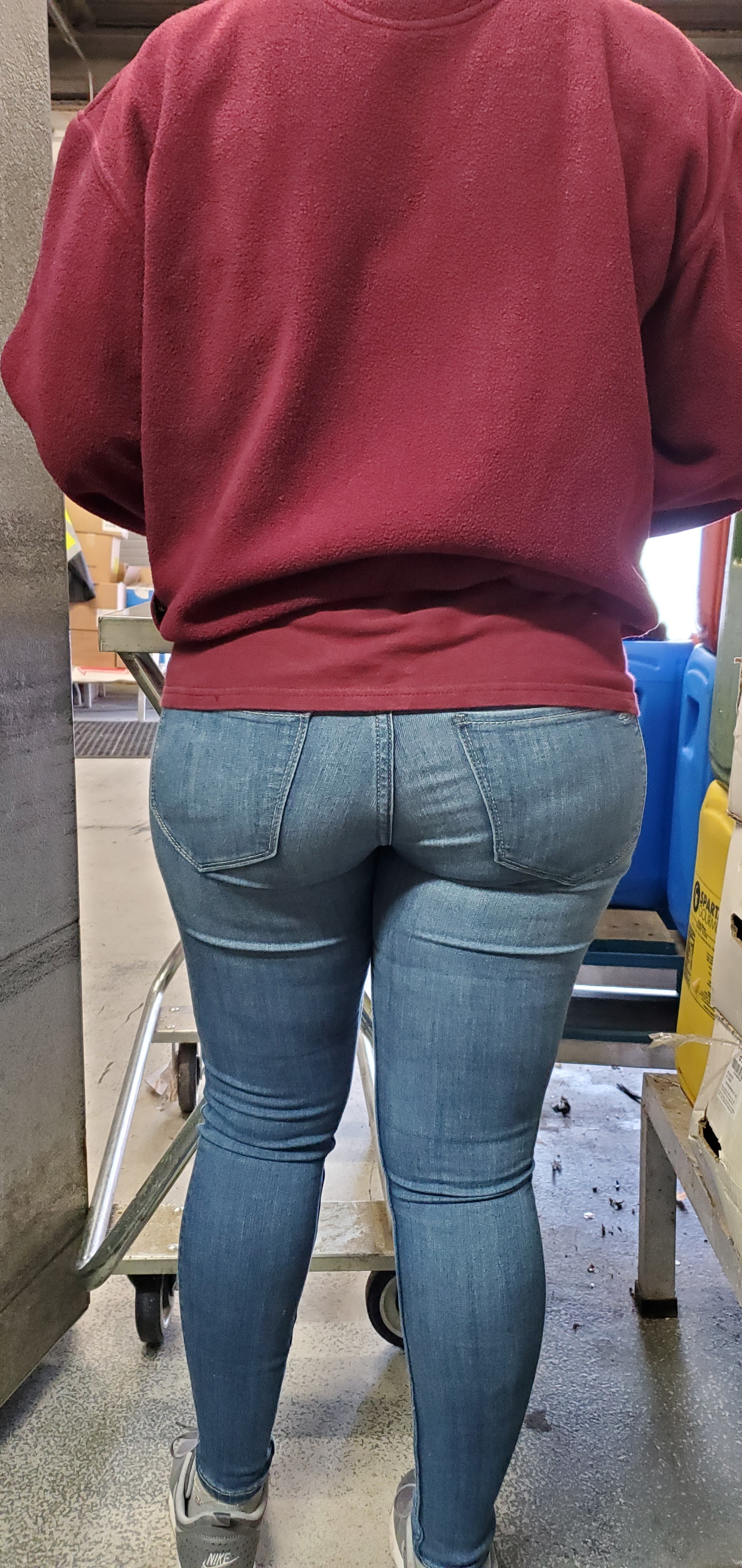 NICE PHAT ASS IN JEANS