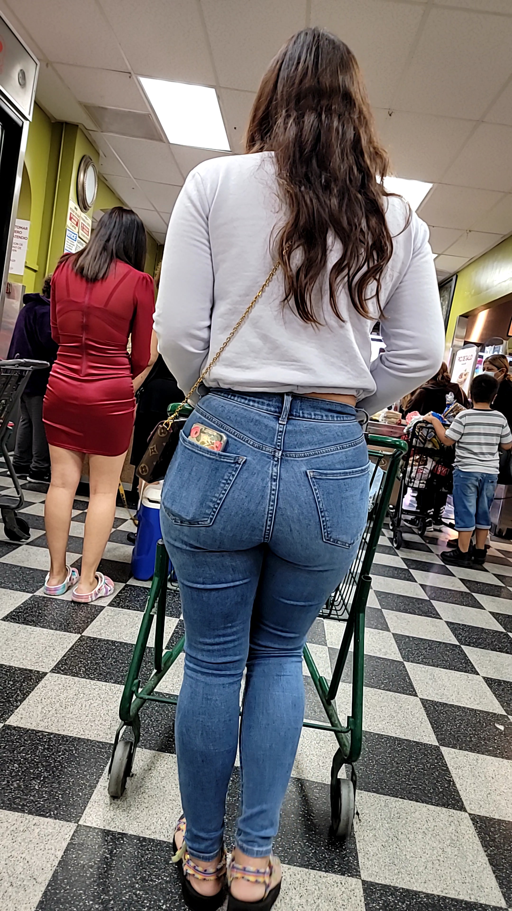 Latina in tight jeans (good set) - Tight Jeans - Forum