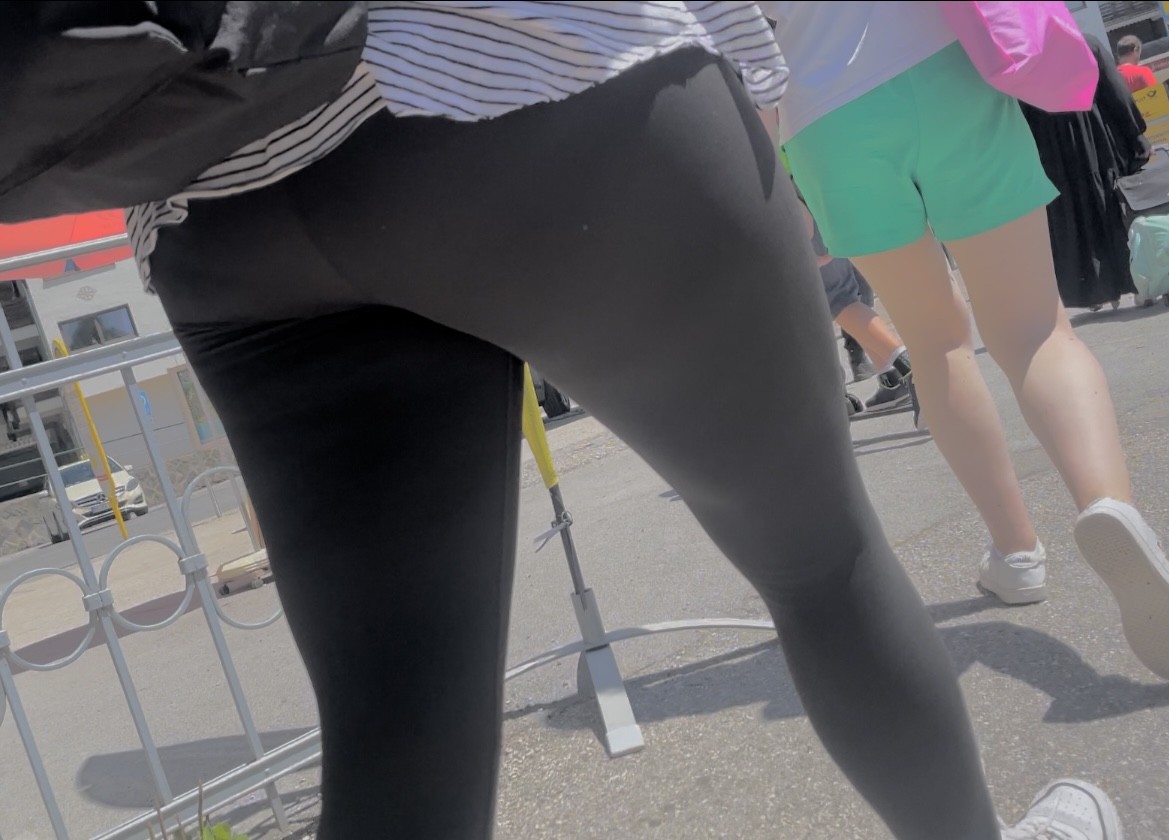 Hot girl in black leggings OC (first post - Spandex, Leggings & Yoga ...