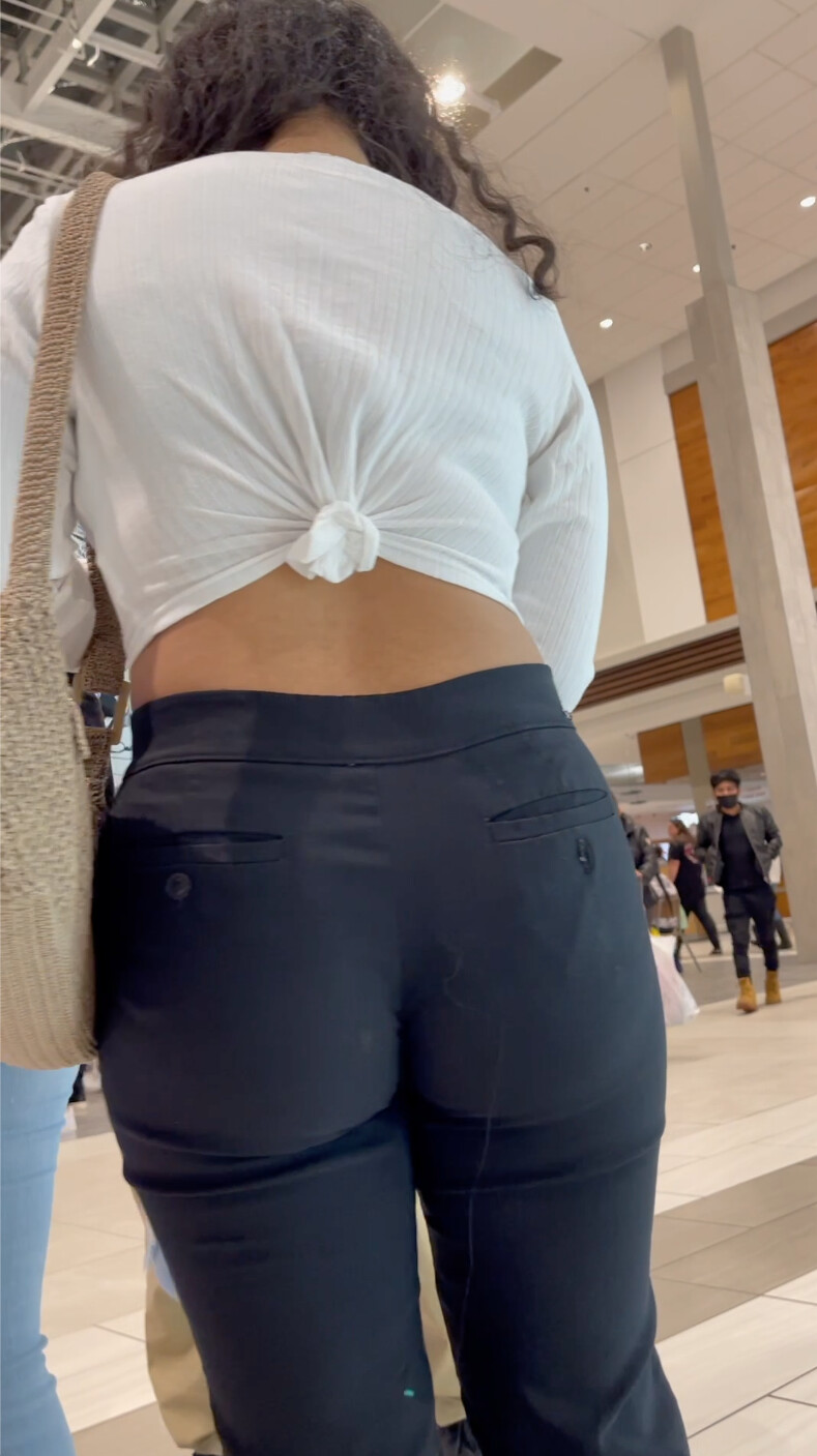 Latin Hotties at the mall - Tight Jeans - Forum
