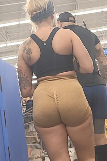 BLONDE PAWG WITH PUMPED UP BUBBLE (88)