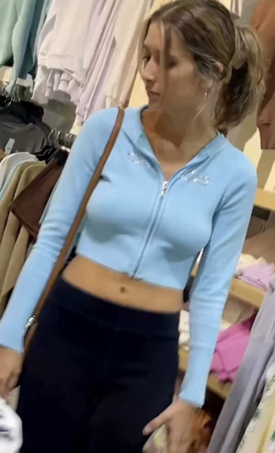 College girl with perfect tits and no bra ! (Video) - Spandex, Leggings &  Yoga Pants - Forum