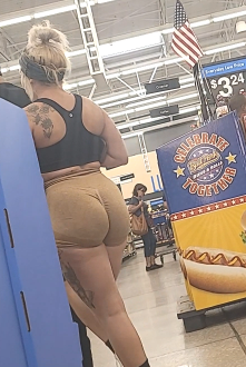 BLONDE PAWG WITH PUMPED UP BUBBLE (92)