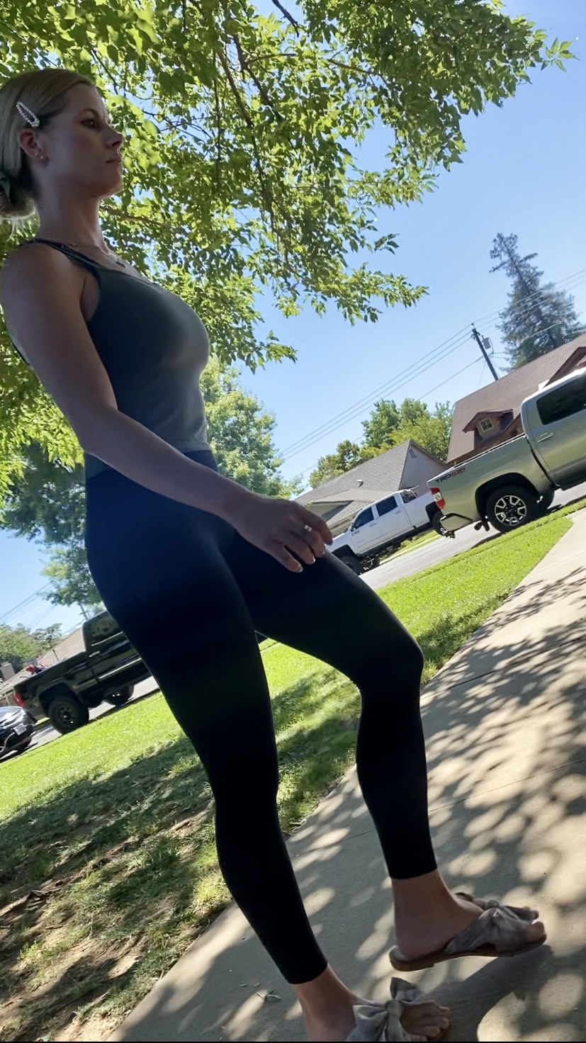 Perfect Body Milf Walking In The Park Spandex Leggings And Yoga Pants