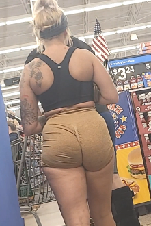 BLONDE PAWG WITH PUMPED UP BUBBLE (90)