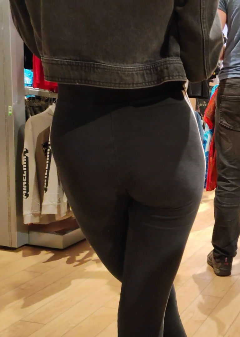 self shot ass yoga pants