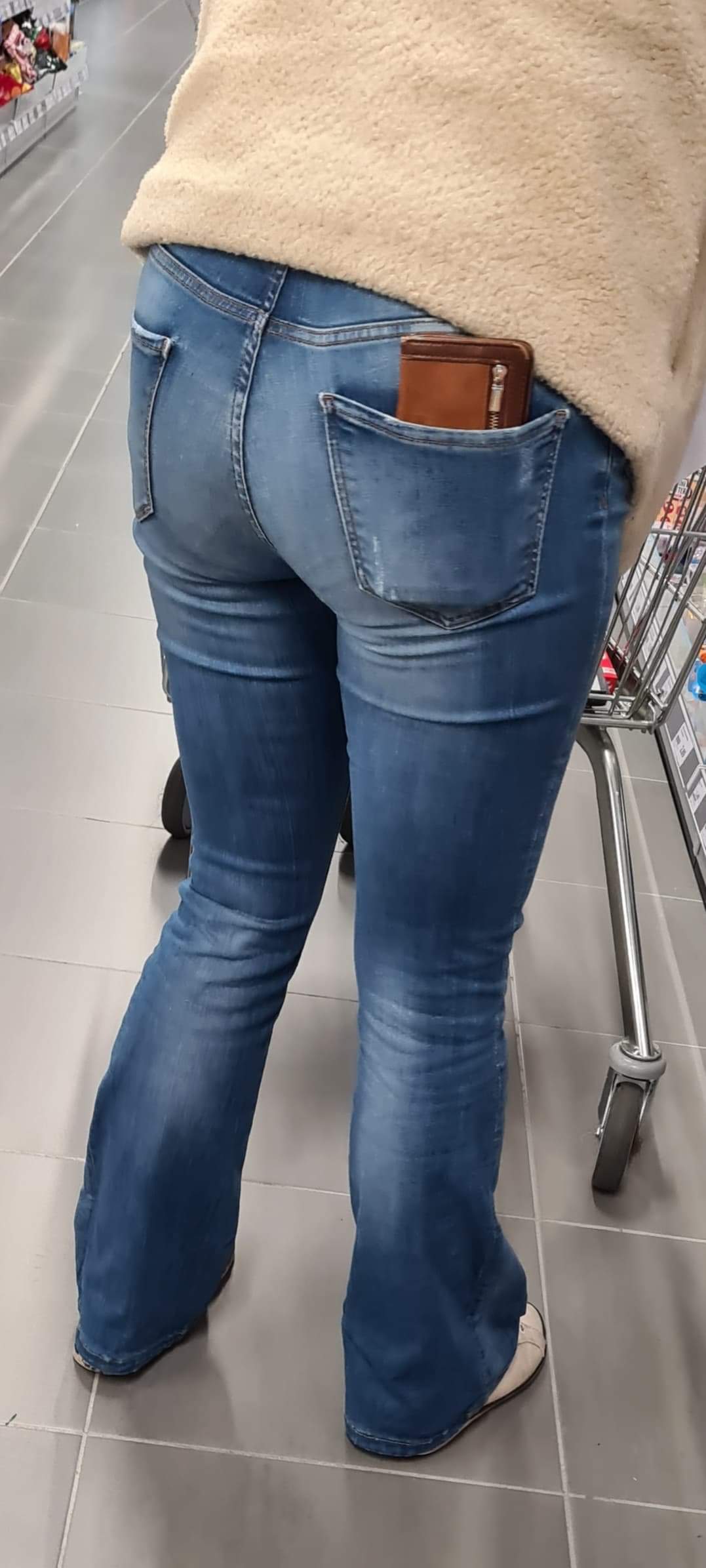 Tight jeans bending over - Tight Jeans - Forum