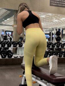 Gym Girl In Thong and Yellow Leggings – Teen Creepshots_1
