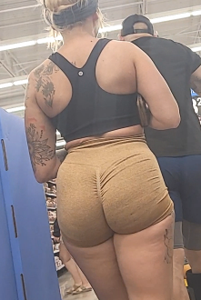 BLONDE PAWG WITH PUMPED UP BUBBLE (87)