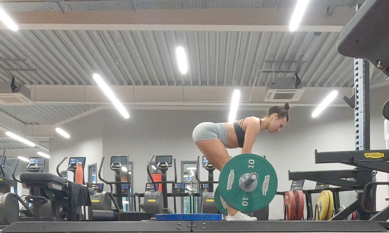 Gym brunette in tight grey shorts bending over, part 2 - Spandex ...