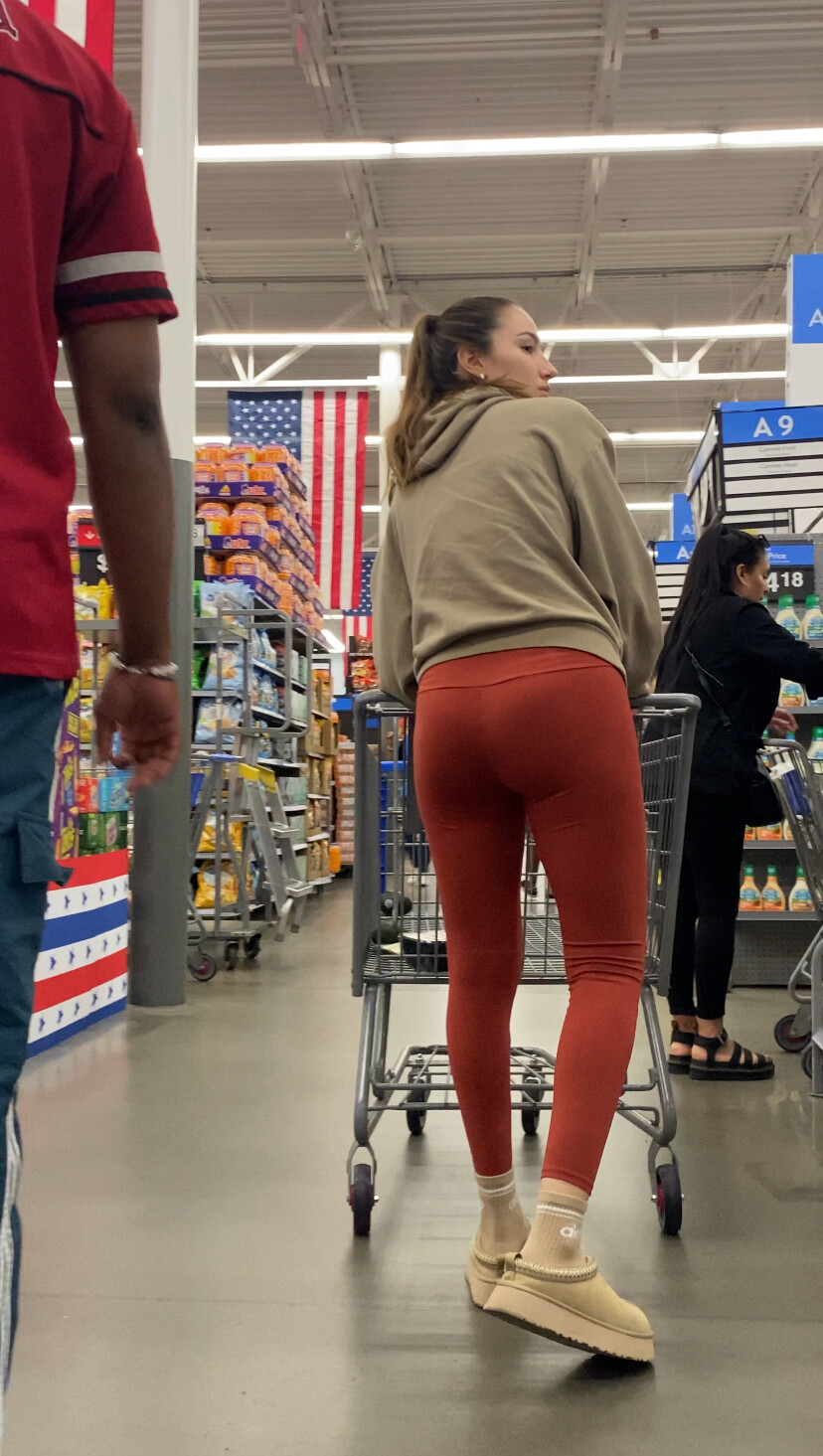 Baddie in orange leggings - Spandex, Leggings & Yoga Pants - Forum