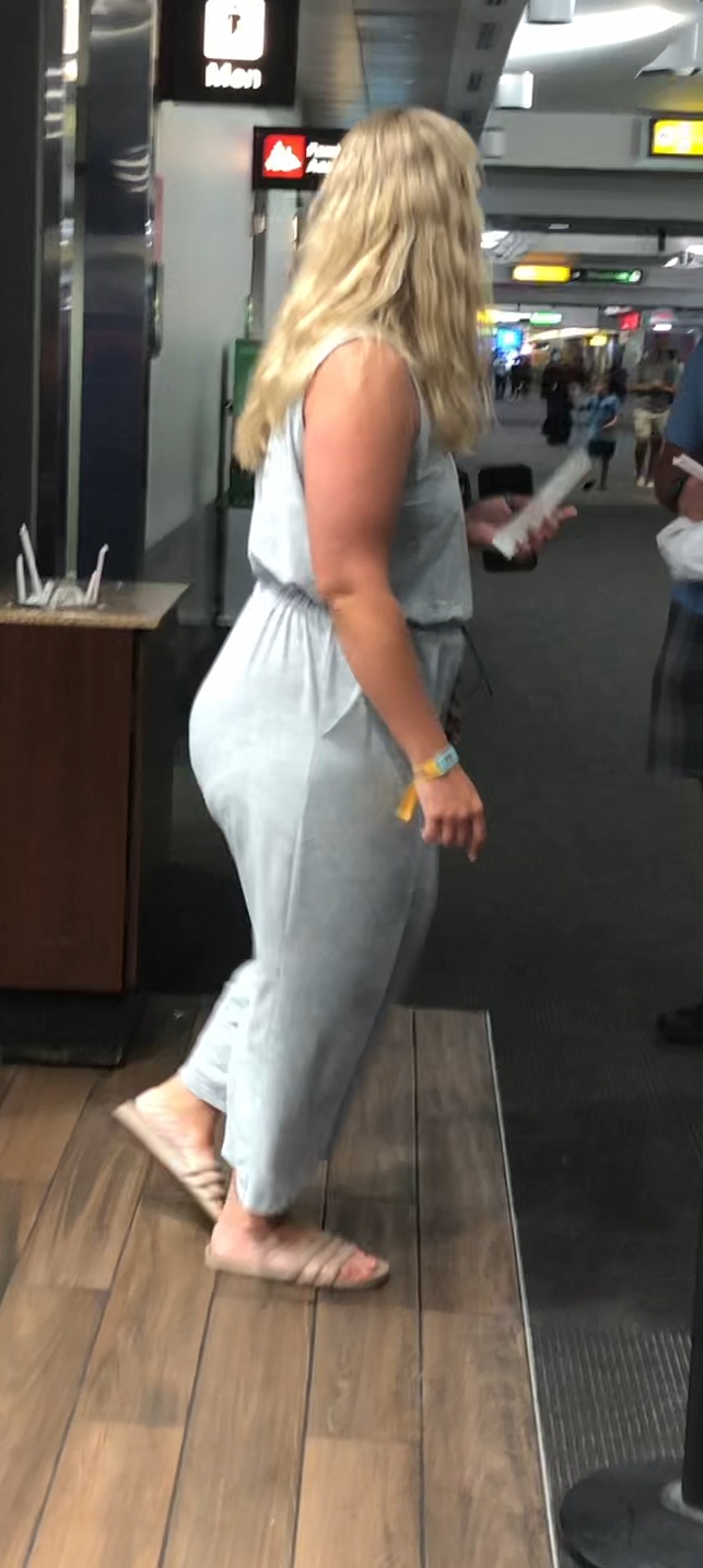 Thick, blonde, bbw with wide hips in grey - Spandex, Leggings & Yoga Pants - Forum