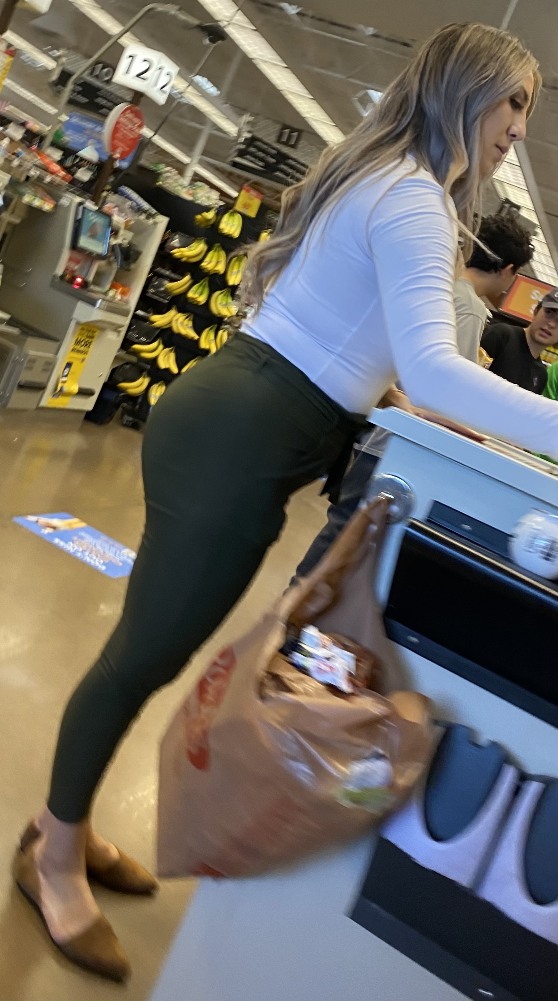 Massive booty grocery store manager milf - Spandex, Leggings & Yoga Pants -  Forum