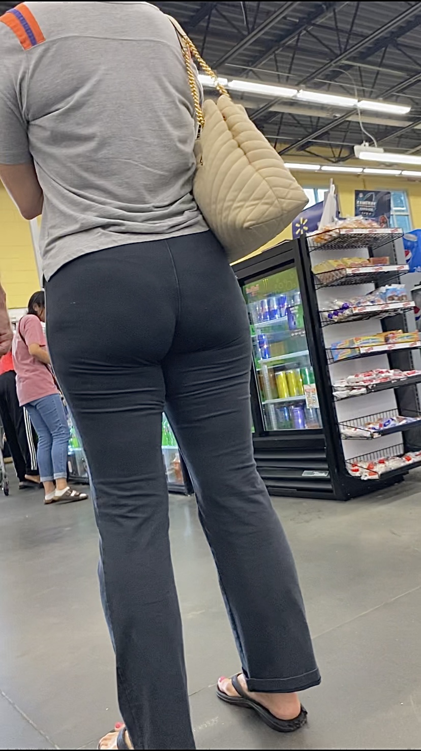 Bubble Butt Pawg Milf With Slight Vpl And Sexy Toes Spandex Leggings And Yoga Pants Forum 