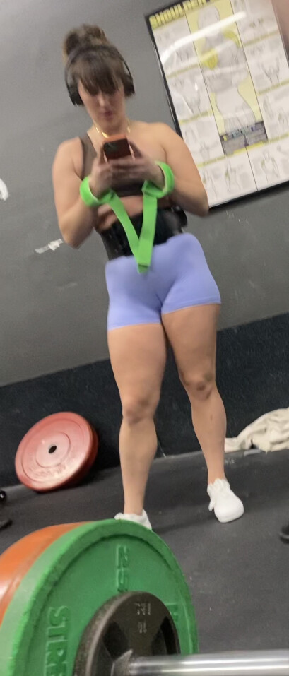 Nice ass gym girl with fat cameltoe - Spandex, Leggings & Yoga