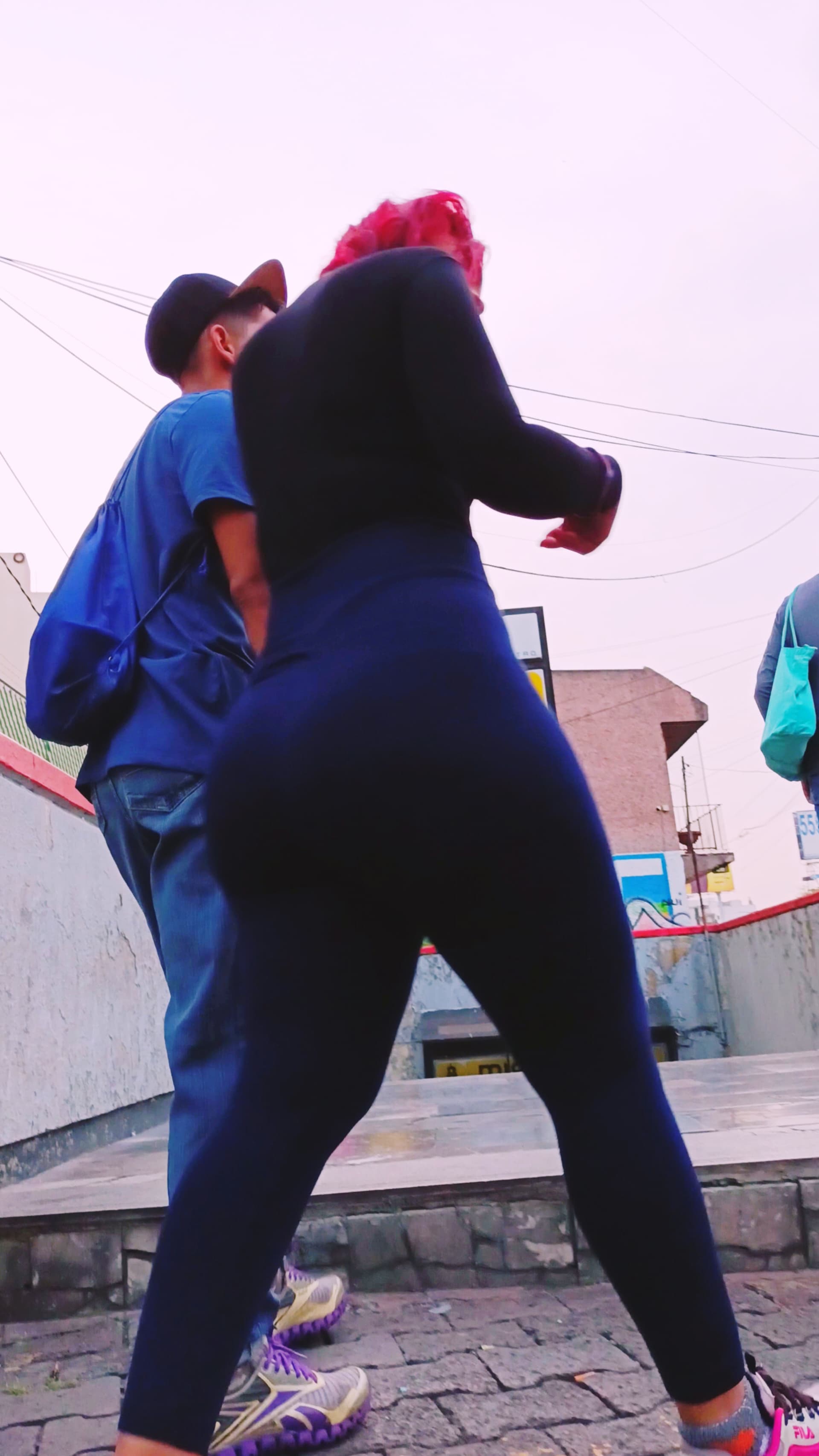 Latina con uno de los culos mas grandes que he visto - Spandex