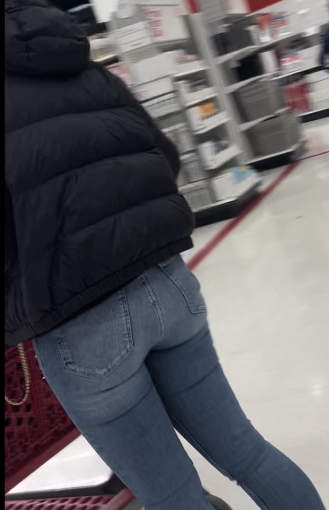 Sexy Slim Blue Jeans At the Mall (OC) - Tight Jeans - Forum