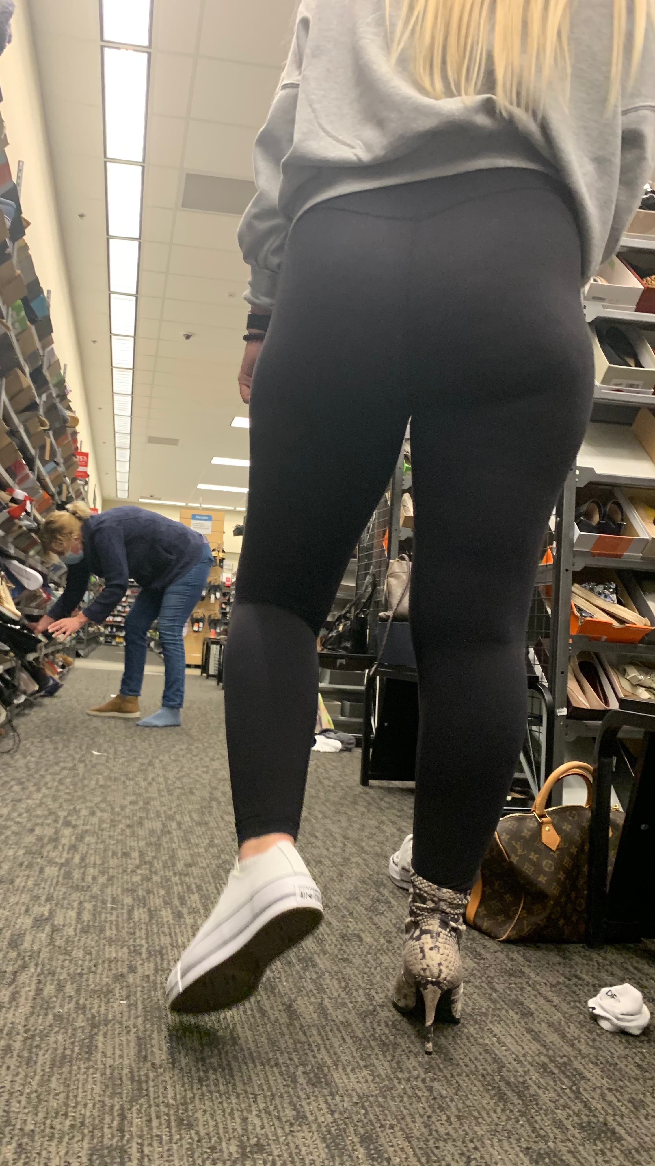 Thin black tight pants - Spandex, Leggings & Yoga Pants - Forum