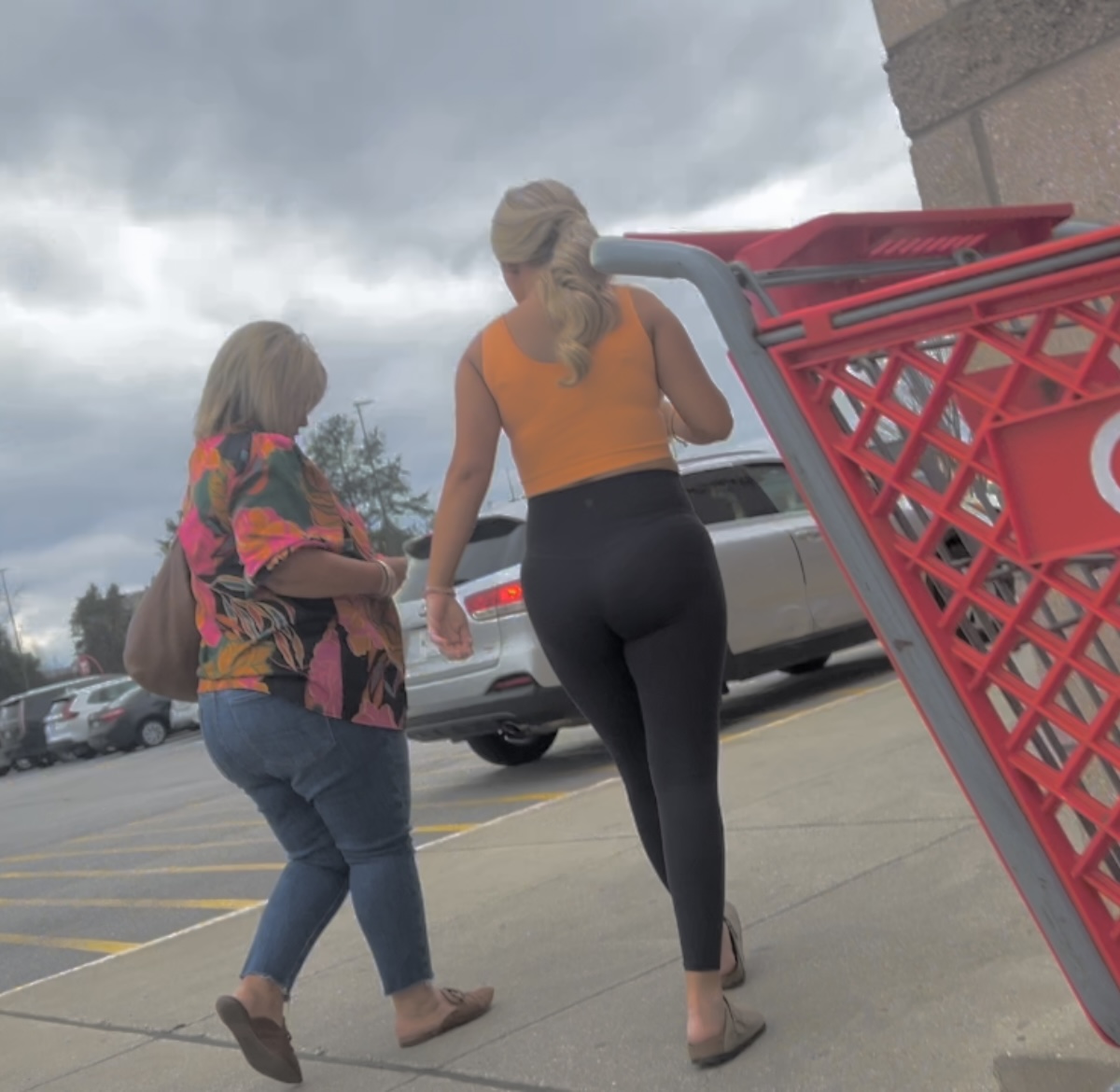 First post, pawgs one with a vpl - Spandex, Leggings & Yoga Pants - Forum