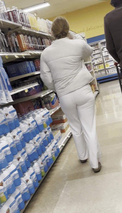 insanelycutethinwhitesweatpantsgirl2