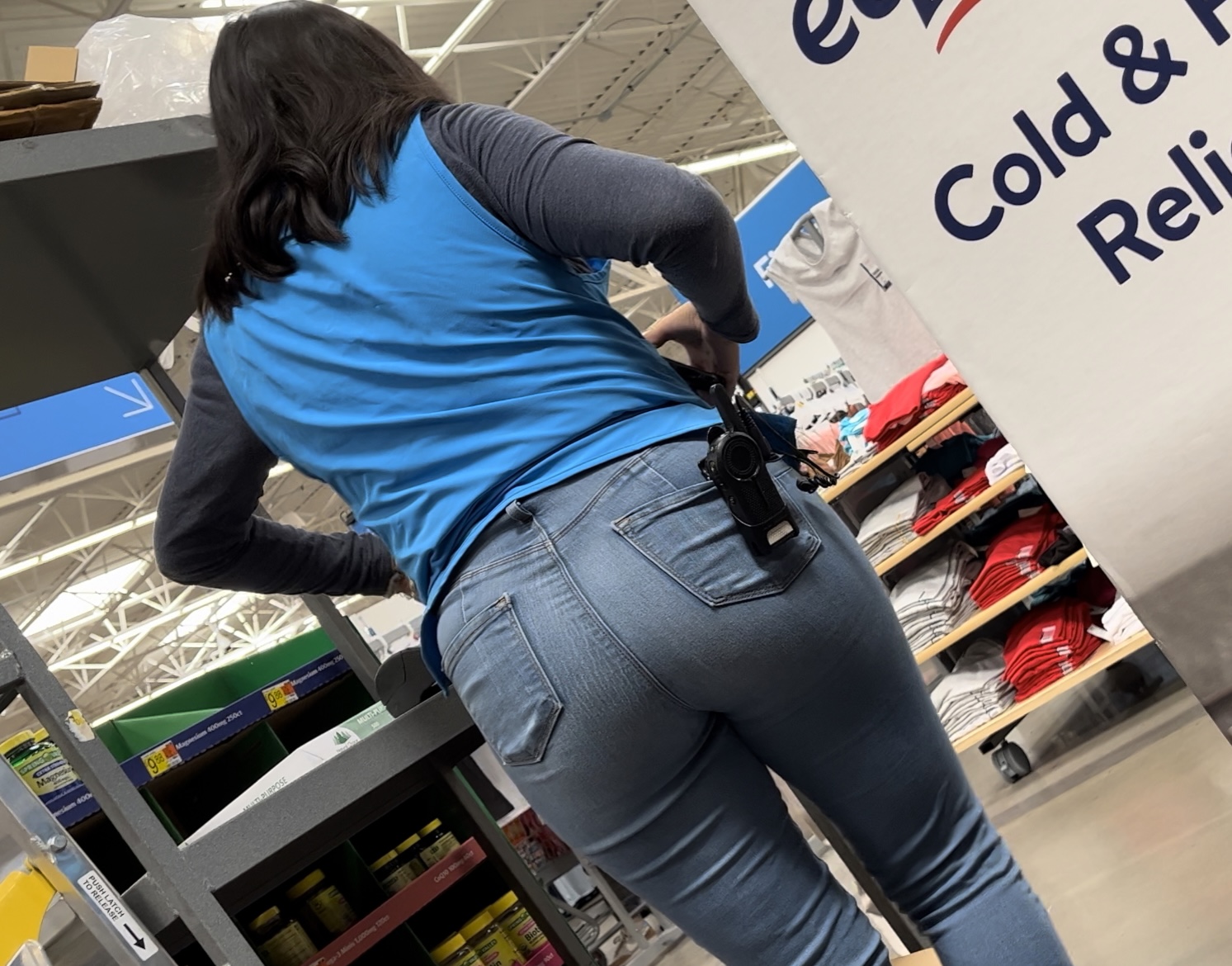 Thick Walmart Worker Bends Over And Shows Off 🔥🔥 Tight Jeans Forum