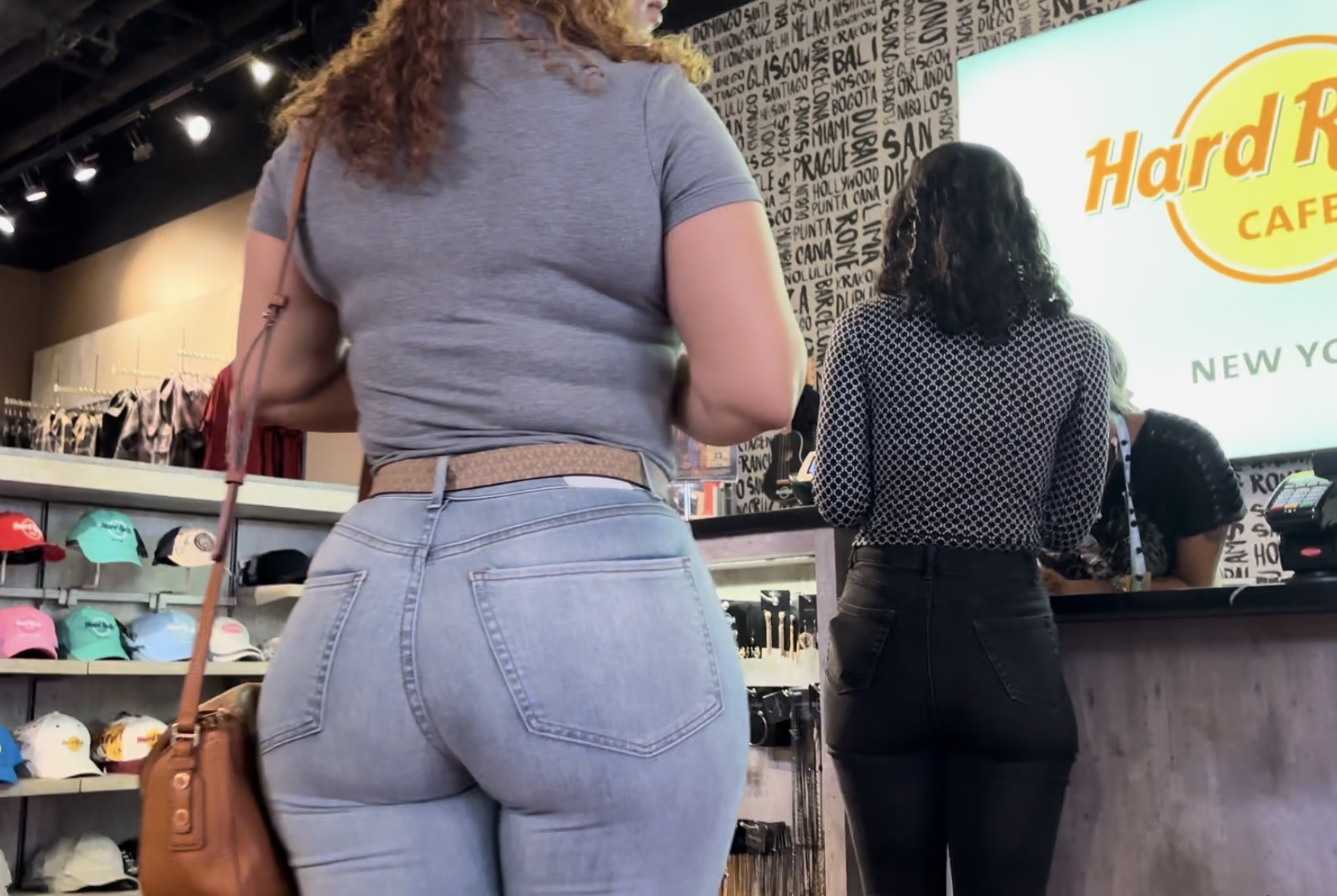 Fat Ass Butt Cheeks Mexican Milf jams into some skinny jeans👩🏽‍🦱🍑📸🫡 -  Tight Jeans - Forum