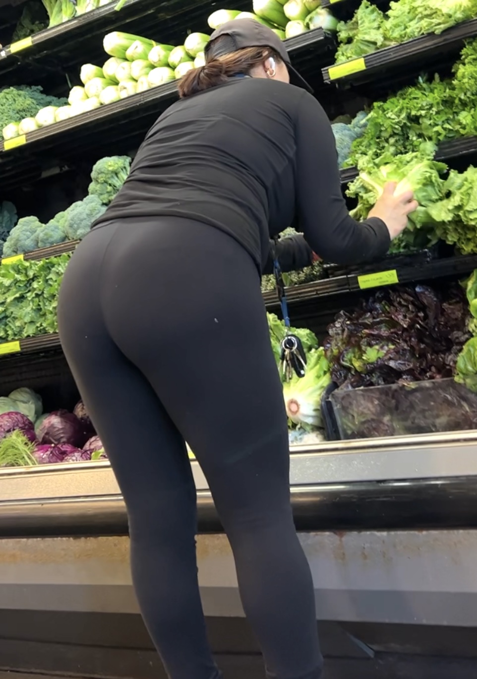 Latina in leggings, thick booty, bending over (faceshot, video, VPL) -  Spandex, Leggings & Yoga Pants - Forum