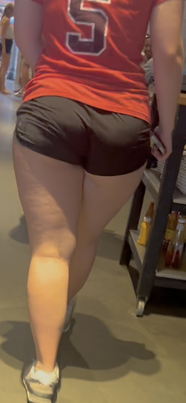 THICC GEORGIA PEACH PAWG in SHORT SHORTS - Short Shorts & Volleyball