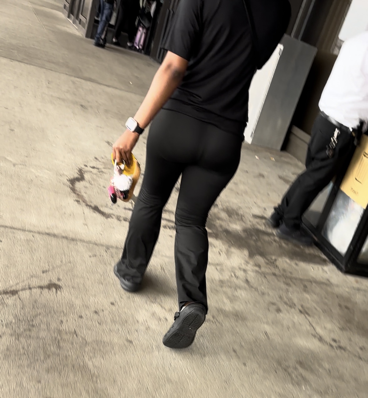 Jiggly booty ebony in tight shiny flare’s 😁🔥( OC , GIFs , VPL