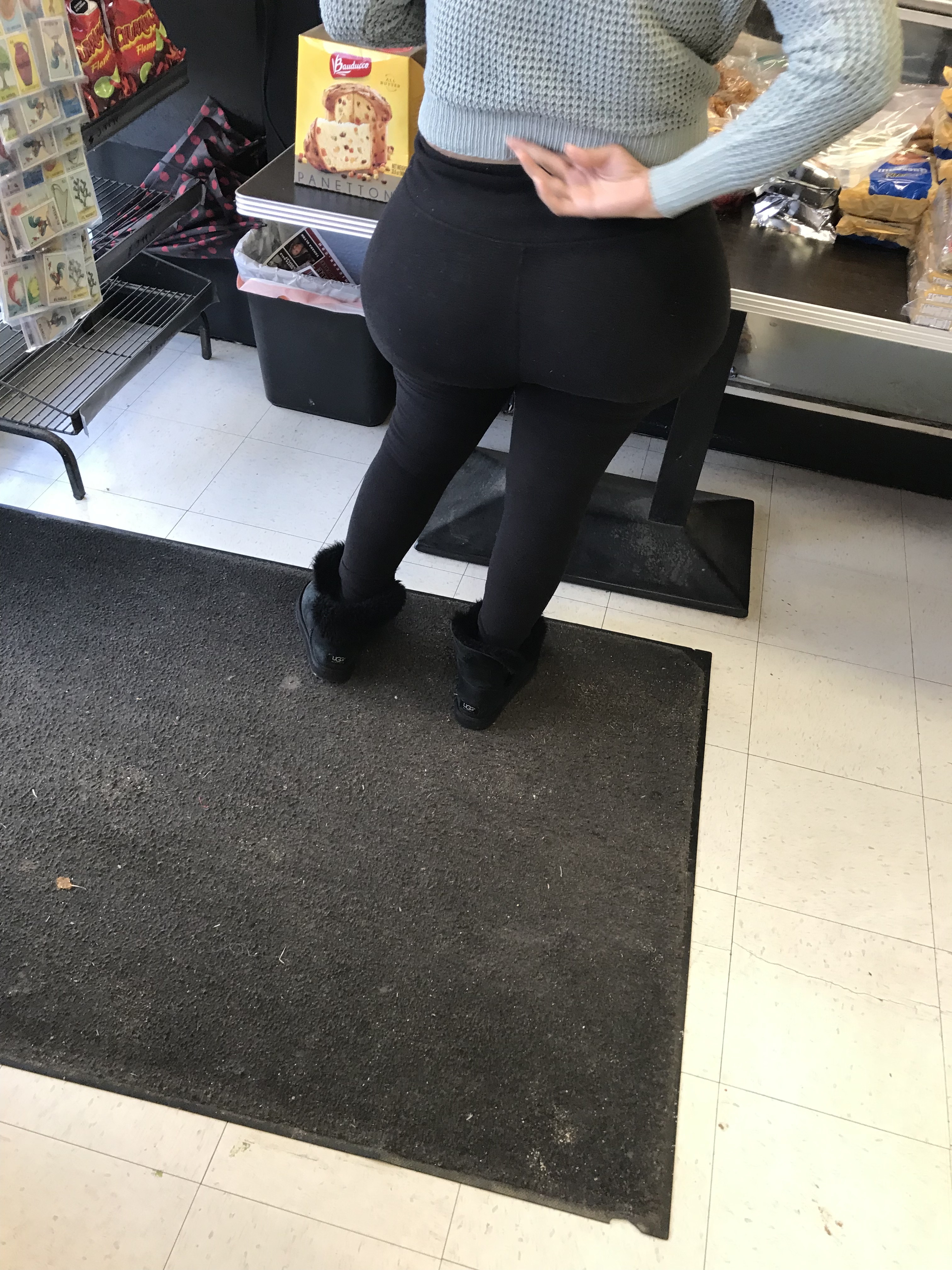 Latina with BIG ass - Spandex, Leggings & Yoga Pants - Forum