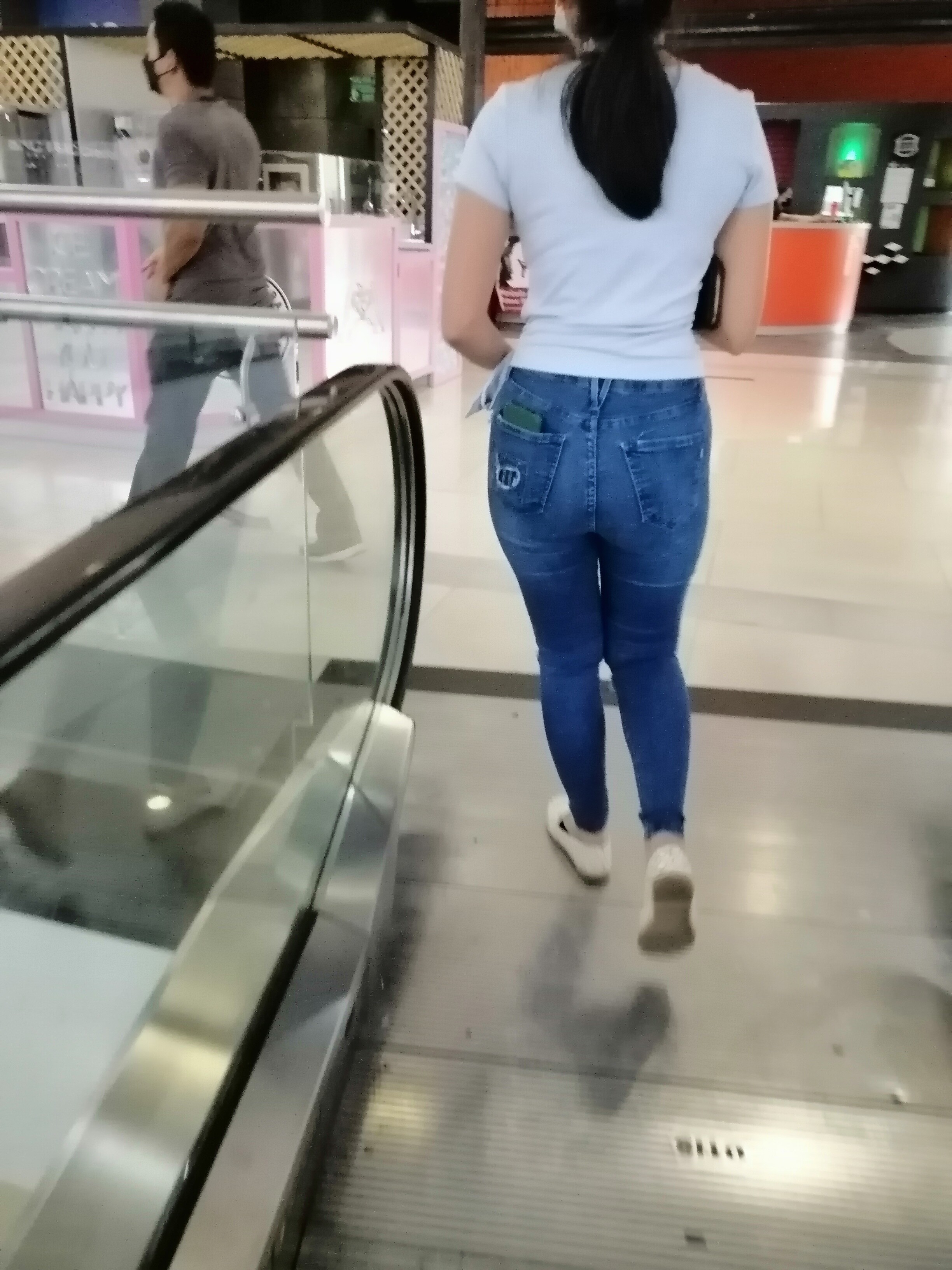 Some Asses while shopping - Tight Jeans - Forum