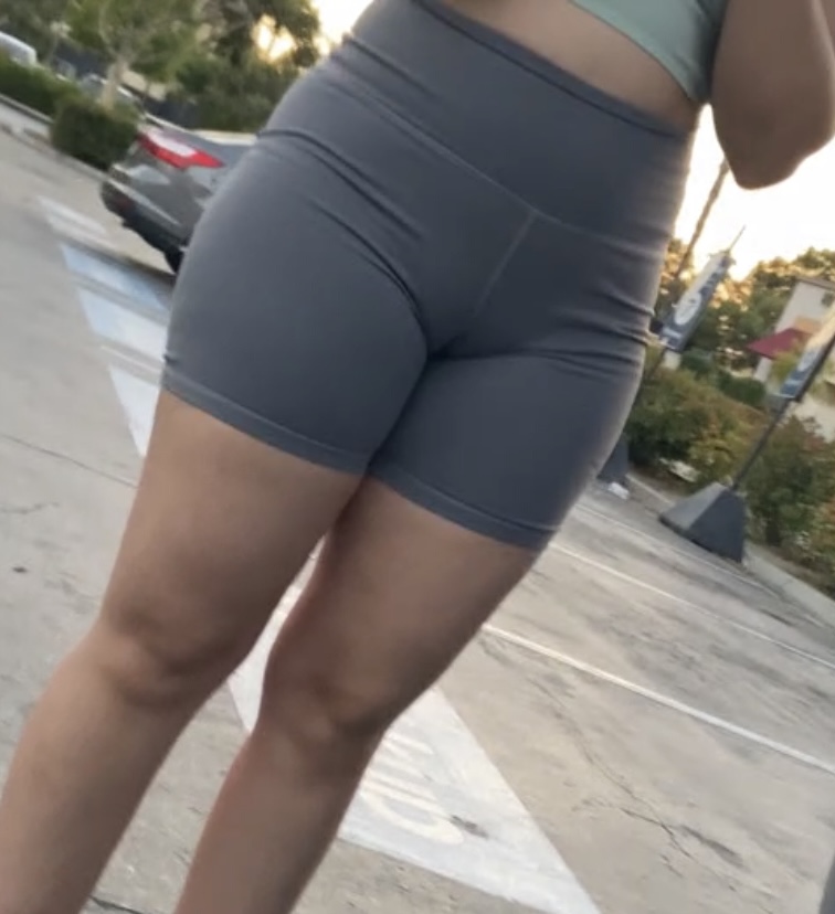 Decent booty with a cameltoe - Spandex, Leggings & Yoga Pants - Forum