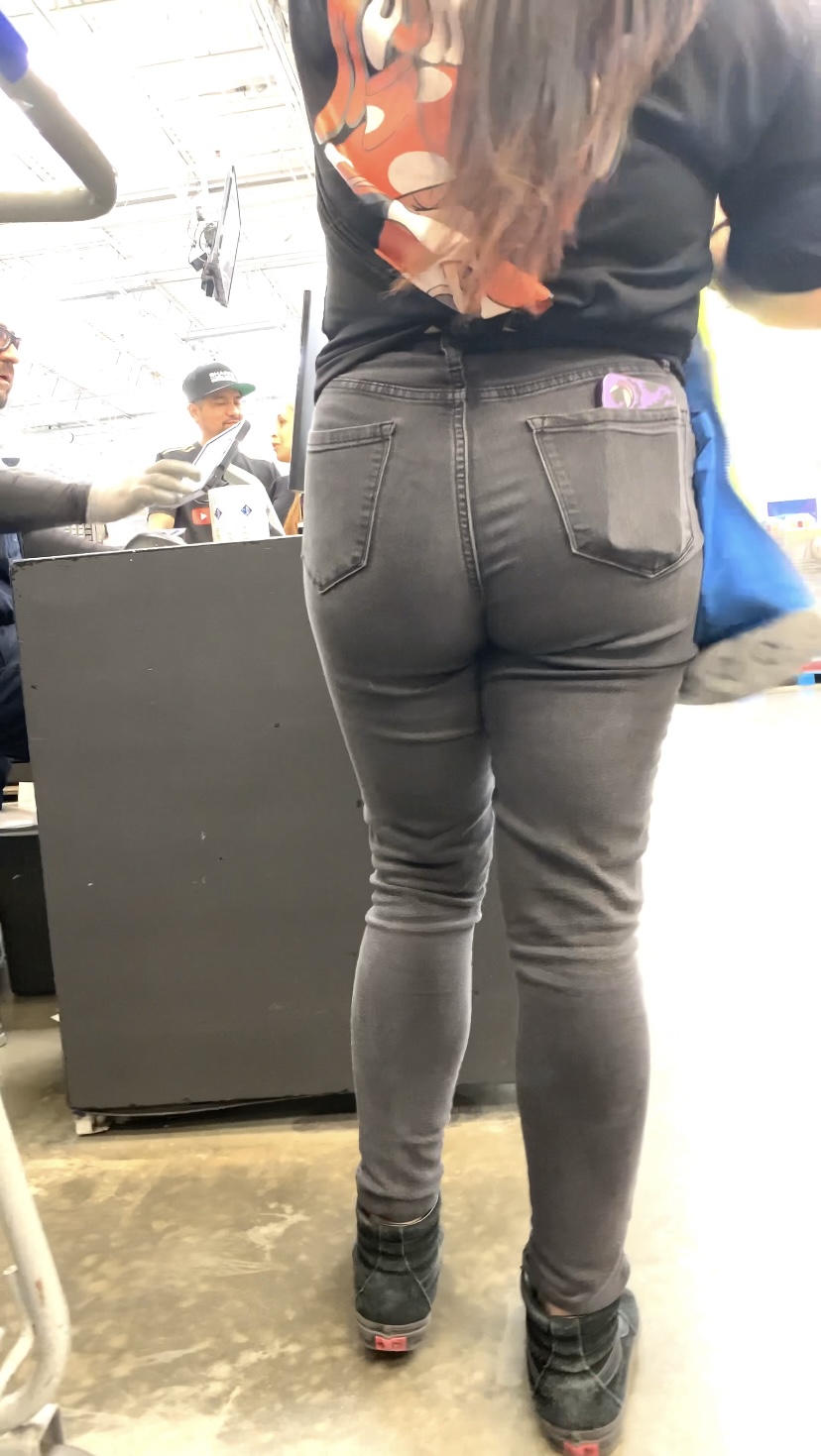 Latina Emo Geek with a nice BUTT - Tight Jeans - Forum