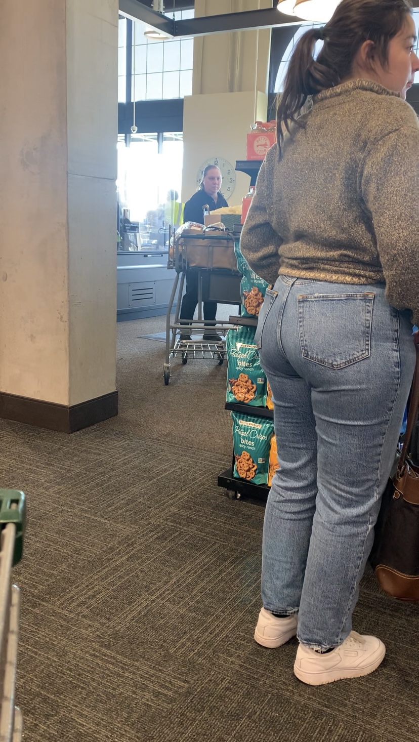 Standing in line at Grocery Store - Tight Jeans - Forum