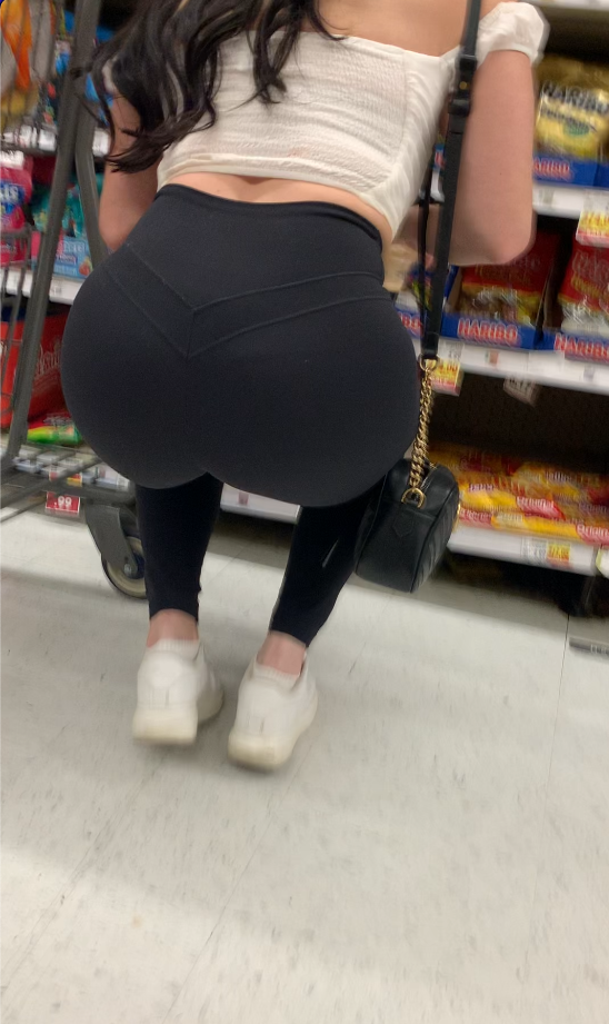 Chick w/ PERFECT ASS in Tight leggings! - Spandex, Leggings & Yoga