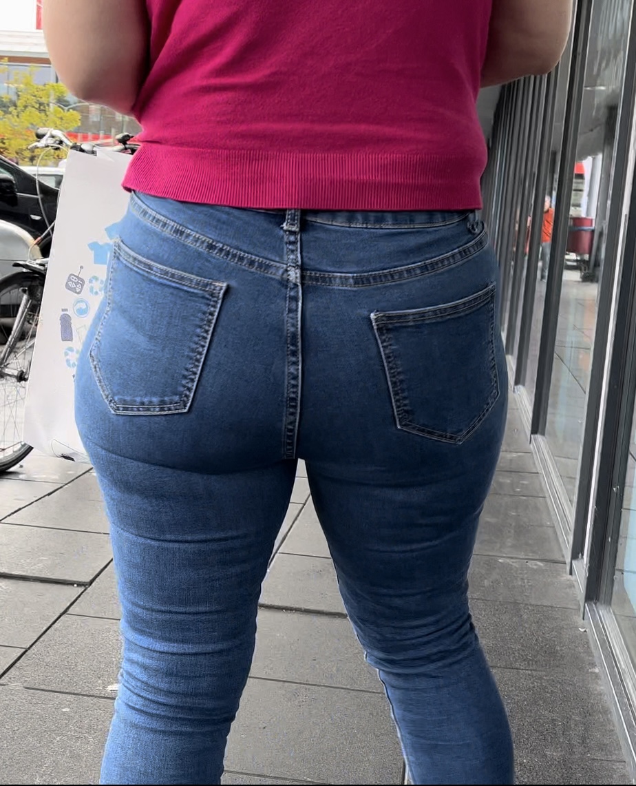 Wide hipped PAWG MILF - Tight Jeans - Forum