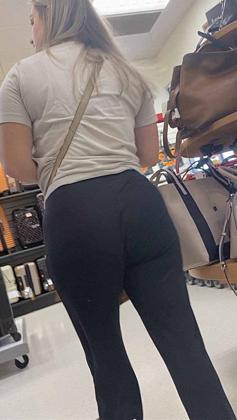 Thick Pawg Blonde Milf😋 - Spandex, Leggings & Yoga Pants - Forum