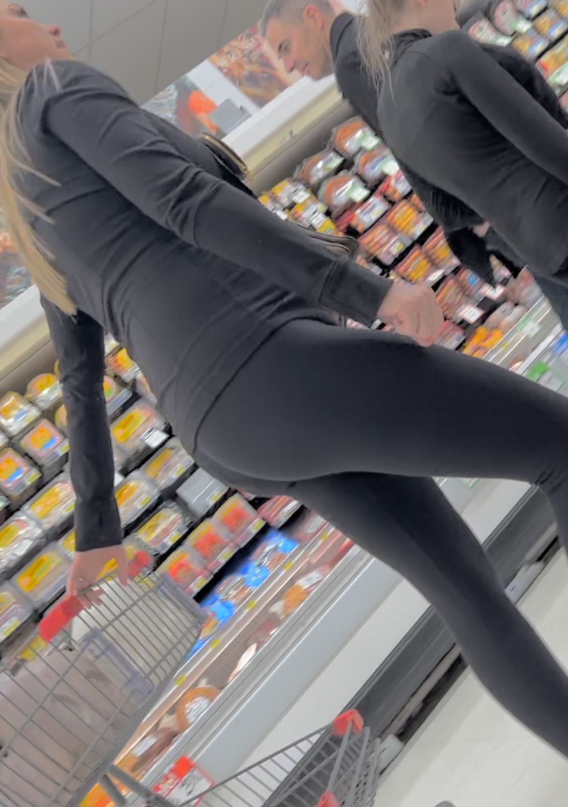 Milf ass in grocery store - Spandex, Leggings & Yoga Pants - Forum