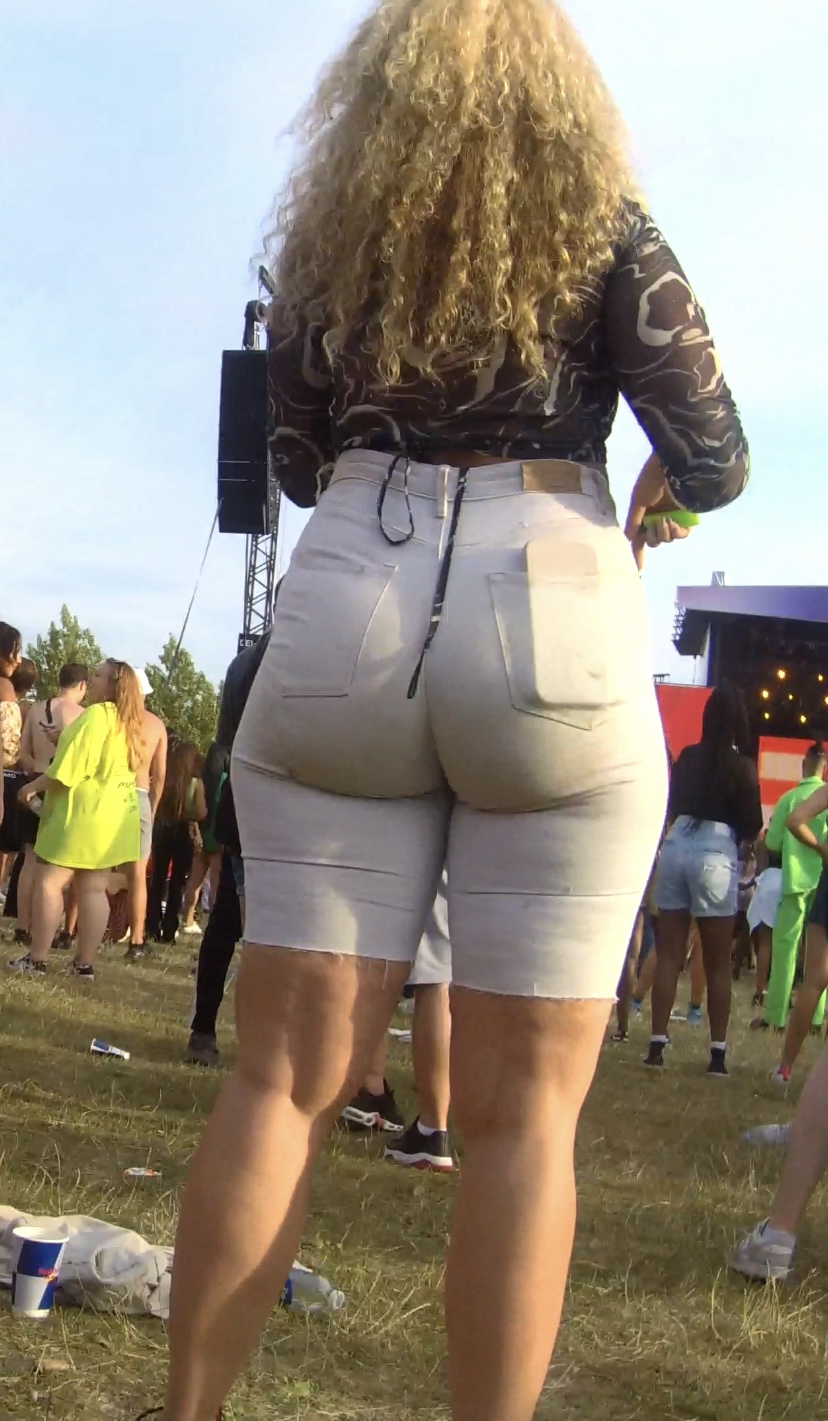 Pawg with bubble ass in white jean shorts - Short Shorts & Volleyball -  Forum