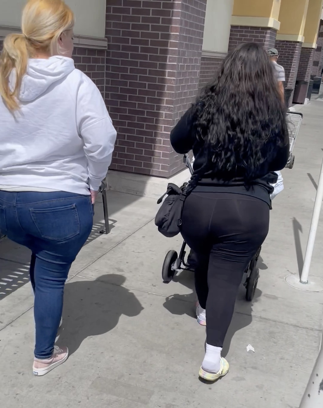 2 Thick Latina Milfs - ass - Forum