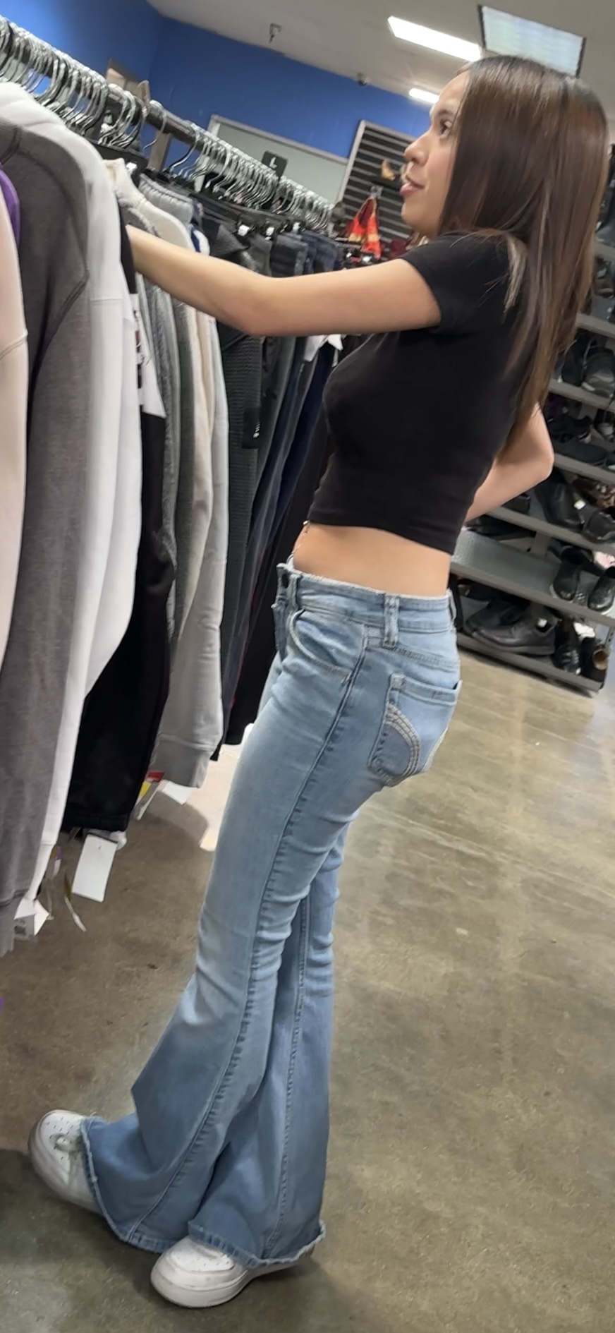 Petite Asian ho showing off tramp stamp & bubble butt - Tight Jeans - Forum