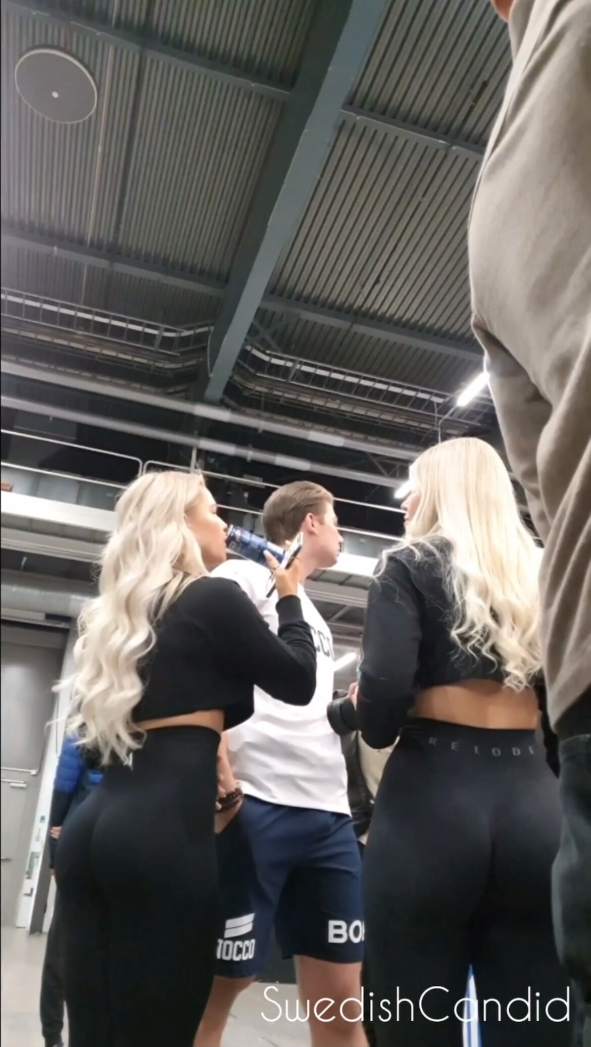 Pawgs everywhereee, Pawg Heaven, Red or Black?(Not OC) - Spandex, Leggings & Yoga Pants - Forum