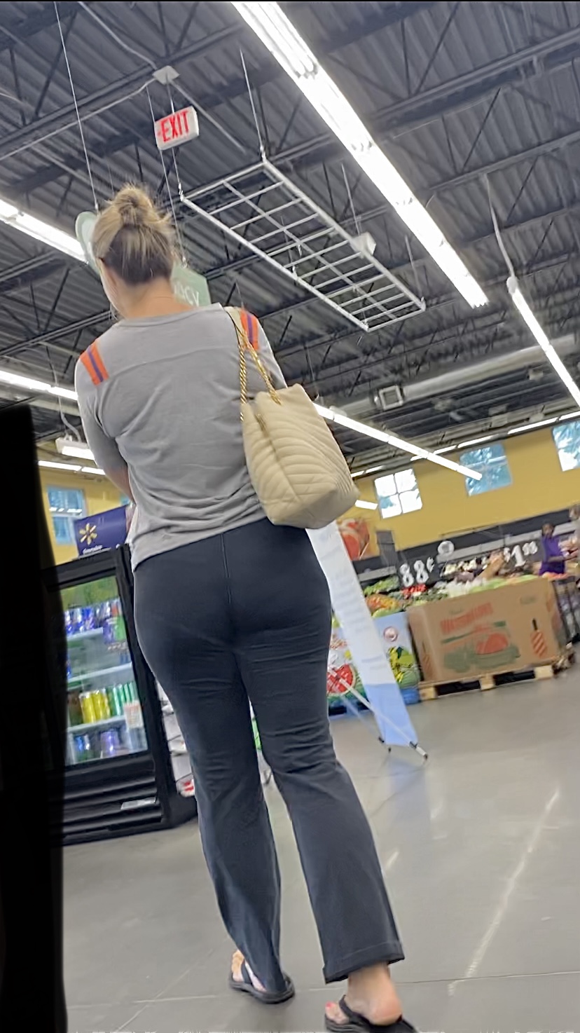 Bubble Butt Pawg Milf With Slight Vpl And Sexy Toes Spandex Leggings And Yoga Pants Forum 